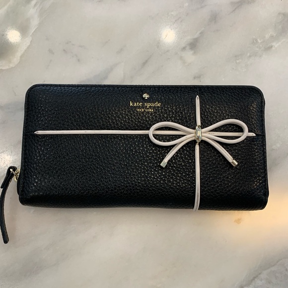 kate spade Accessories - Kate Spade black leather gorgeous wallet like new condition 8” x 4”